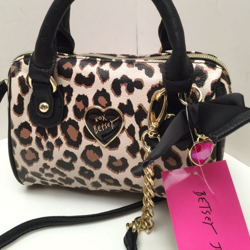 🆕Betsey Johnson Classic Cheeta Print Crossbody 🆕